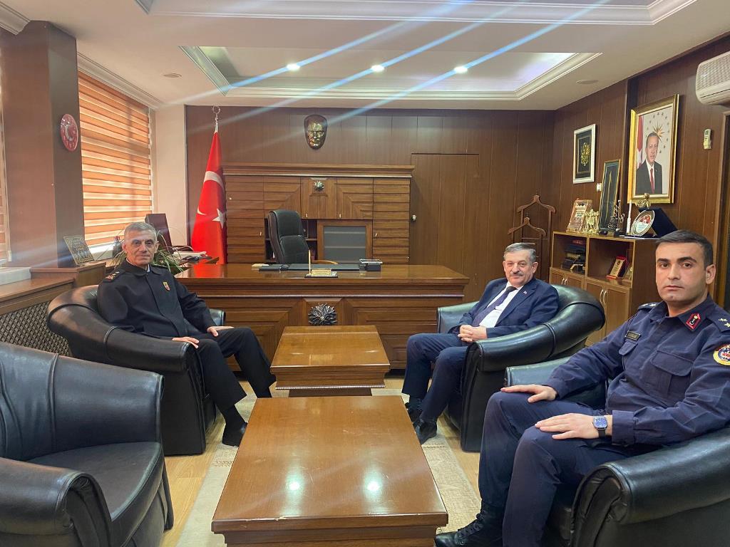 Ankara İl Jandarma Komutanı Tümgeneral Sayın Recep Yalçınkaya, İlçe Kaymakamımız Sayın Cemal Hüsnü Çaykara’ya nezaket ziyaretinde bulundu.