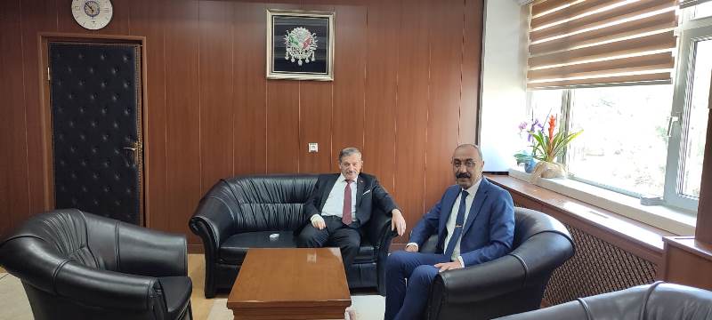 MHP Elmadağ İlçe Başkanı Ahmet Değer, İlçe Kaymakamımız Sayın Cemal Hüsnü Çaykara’yı makamında ziyaret etti.
