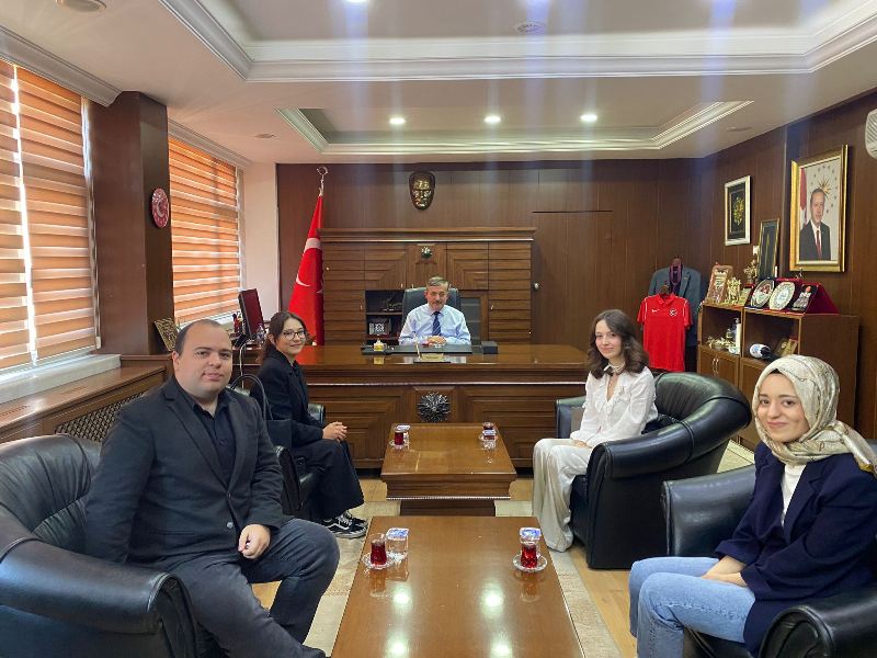 İlçe Kaymakamımız Sayın Cemal Hüsnü Çaykara, Başkent Gençlik Meclisi Başkanı Hilal Gedik ve üyelerini makamında kabul etti.