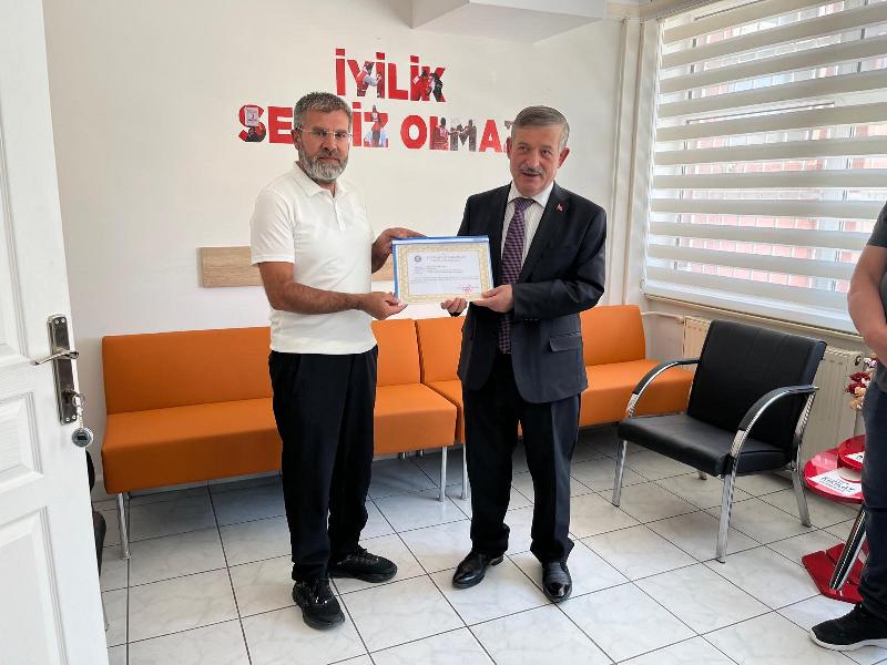 İlçe Kaymakamımız Sayın Cemal Hüsnü Çaykara, Türk Kızılay Derneği Elmadağ Şube Başkanı Ramazan Emre Okçu’yu ziyaret etti